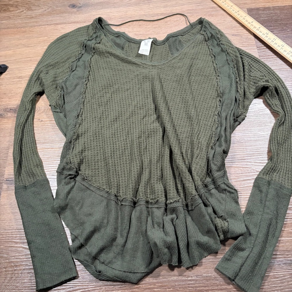 We The Free Free People Olive Green Waffle Knit Thermal Top XS Boho Raw Seam - Picture 3 of 5